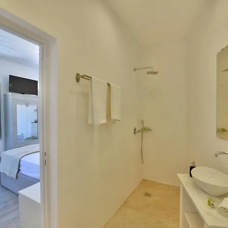 Hydra Art Aparthotel